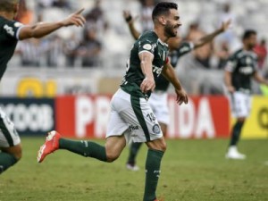 Palmeiras vira líder com vitória sobre o Atlético-MG