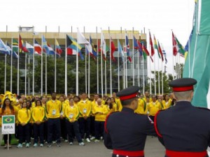 Pan erra hino em hasteamento da bandeira do Brasil em Toronto