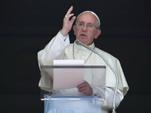 Papa autoriza padres a perdoar mulheres arrependidas após aborto