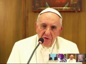 Papa Francisco conversa com estudantes com deficiência