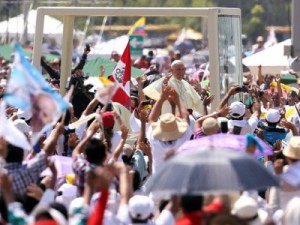 Papa na missa em Guayaquil: recuperar a alegria da família