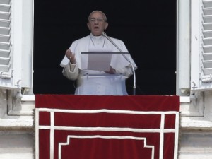 Papa pede ação para evitar mortes de imigrantes no Mediterrâneo