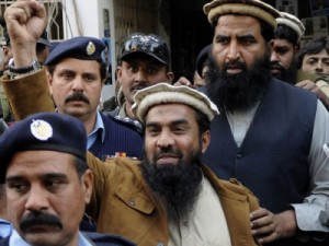 Paquistão liberta cérebro dos atentados de Mumbai em 2008