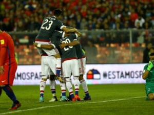 Paraguai aproveita contra-ataques e vence o Chile sem dificuldades