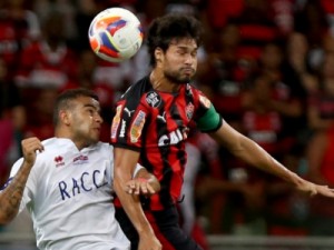 Paraná marca no final e empata em 1 a 1 com o Vitória, na Fonte Nova