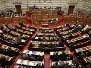 Parlamento grego aceita exigências de credores