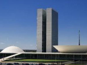 Partidos divergem sobre proposta de reforma política analisada pela Câmara