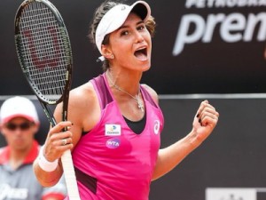 Paula Gonçalves bate russa e vai à semifinal de torneio WTA pela 1ª vez