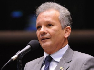 PDT vai apoiar viagens de André Figueiredo pela presidência da Câmara