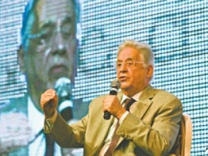 Pedir impeachment é precipitado, diz FHC