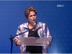 'Pela saúde da democracia, temos que defendê-la contra o golpe', diz Dilma
