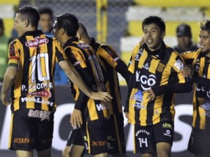 Pelo grupo colorado, Strongest vira sobre La U em jogo de oito gols