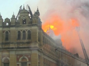 Perícia apura o que provocou incêndio no Museu da Língua Portuguesa