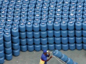 Petrobras aumenta preço do gás de botijão residencial em 4,4% a partir de amanhã