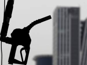 Petróleo cai pelo quarto dia seguido e renova mínima em 12 anos