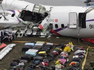 Piloto de Taiwan é aclamado como herói por desviar avião de edifícios