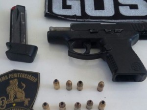 Pistola é arremessada por muralha e cai em pátio de presídio no Recife