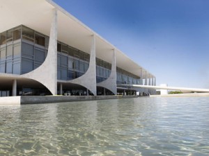 Planalto articula para evitar racha na base na eleição do sucessor de Cunha