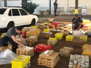 PM apreende grande quantidade de maconha escondida em carga de soja em Botucatu