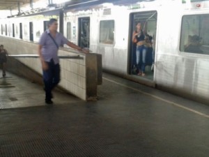 PM é baleado ao abordar suspeito na estação de metrô de Jaboatão, PE