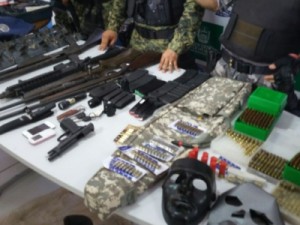 PM prende dois e apreende arsenal usado em assaltos a bancos no Piauí