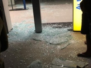 PMs trocam tiros com criminosos em tentativa de roubo a banco