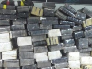 Polícia apreende 3,8 toneladas de maconha em caminhão-tanque