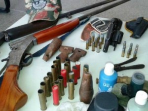 Polícia apreende cinco armas de fogo, aves silvestres e prende três pessoas no Cariri