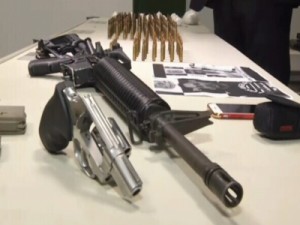 Polícia apreende fuzil e prende dois suspeitos de ataque a banco no Ceará