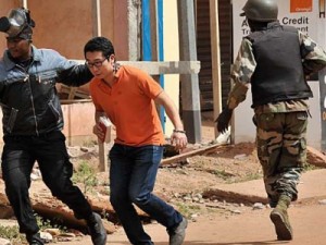 Polícia do Mali invade hotel e liberta reféns sequestrados; há mortos