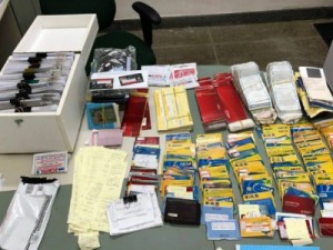 Polícia estoura “agência de agiota” em Solonópole e apreende 412 cartões do Bolsa Família