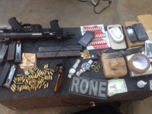 Polícia Militar prende quadrilha com drogas e metralhadora na zona norte de Teresina