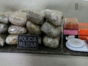 Polícia prende casal e apreende 30 kg de maconha no interior do Ceará