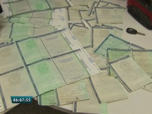 Polícia prende homem que falsificava documentos de veículos no Ceará