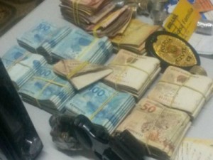 Polícia prende suspeitos de extorsão que retinham cartões no Ceará
