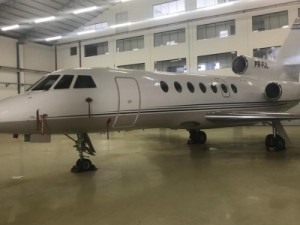 Polícia prende suspeitos de traficar cocaína para a Europa e apreende jatos, carros de luxo e R$ 570 mil