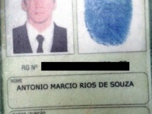 Polícia prende um e mata suspeito de assassinar policial em troca de tiros