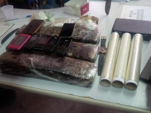 Polícia recebe denúncia e prende traficantes que vendiam drogas em Canoa Quebrada