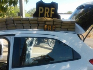 Polícia Rodoviária prende casal com 40 quilos de drogas em rodovia do CE
