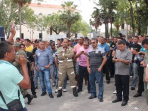 Policiais civis, militares e bombeiros protestam contra o governo no Piauí