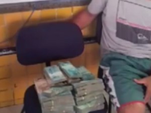 Policiais flagram homem levando mala com R$ 450 mil de SP para o CE