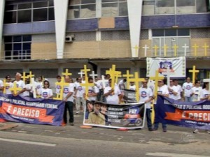 Policiais rodoviários manifestam e pedem prudência a motoristas no CE