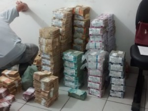 Policial do Piauí é preso ao ser flagrado levando dinheiro de banco atacado no Maranhão