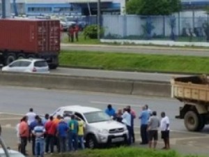 Policial militar é morto a tiros dentro de caminhonete na BR-324, diz PRF