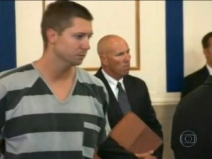 Policial que matou negro desarmado nos EUA é solto sob fiança