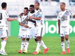 Ponte domina jogo, vence e cola no G-4; derrota pode tirar o Corinthians do grupo