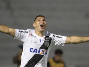 Ponte vence o Coritiba, assume vice-liderança e fica perto da Série A