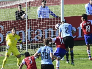Pouco criativo, Uruguai avança em empate nada empolgante com Paraguai