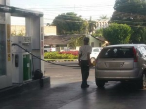 Preço da gasolina no Ceará tem leve queda em outubro, diz ANP