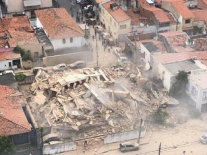 Prédio residencial de 7 andares desaba em Fortaleza